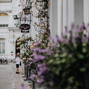 Hotel Rose Red